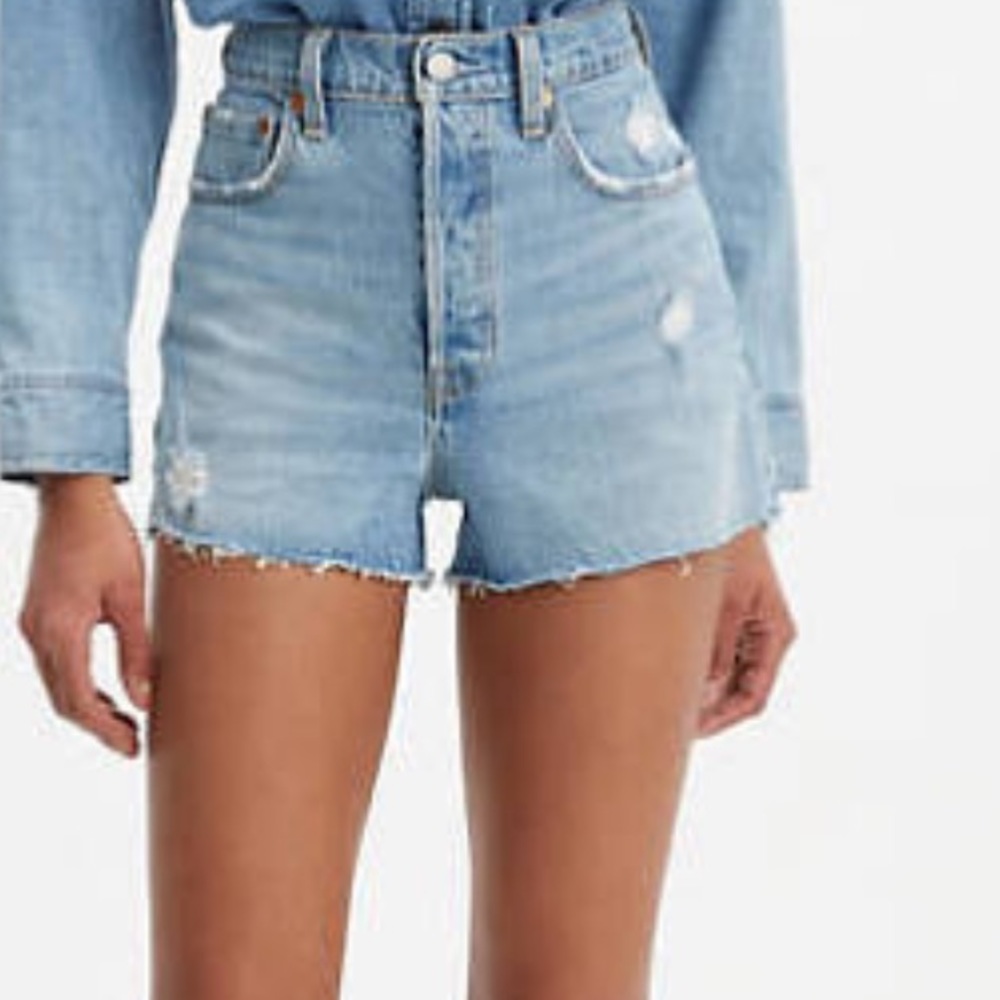 Levi’s Ribcage Shorts Distressed - Picture 3 of 8